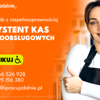 Plakat przedstawiający ofertę pracy. Po prawej stronie plakatu widoczna jest postać uśmiechniętej, młodej, ładnej kobiety pokazana od pasa w górę. Kobieta trzyma ręce założone na siebie, kciuk lewej dłoni wyciąga do góry w geście 